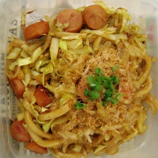 キャベツとウインナーの焼きうどん